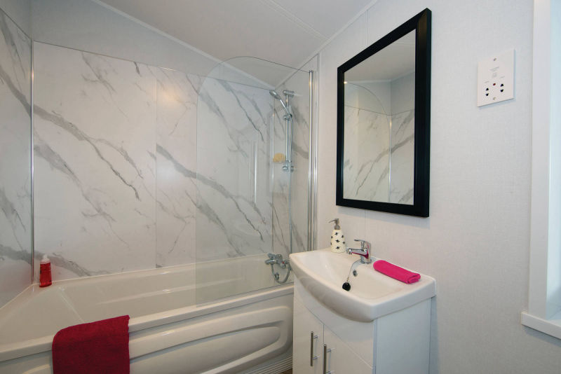 Delta Caravans Newbury Lodge bath